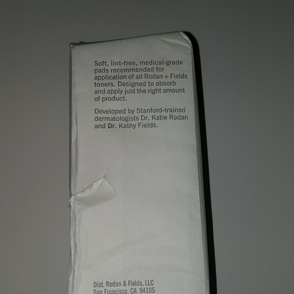 1 Brand New Rodan + Fields essentials gauze pads - Picture 3 of 3